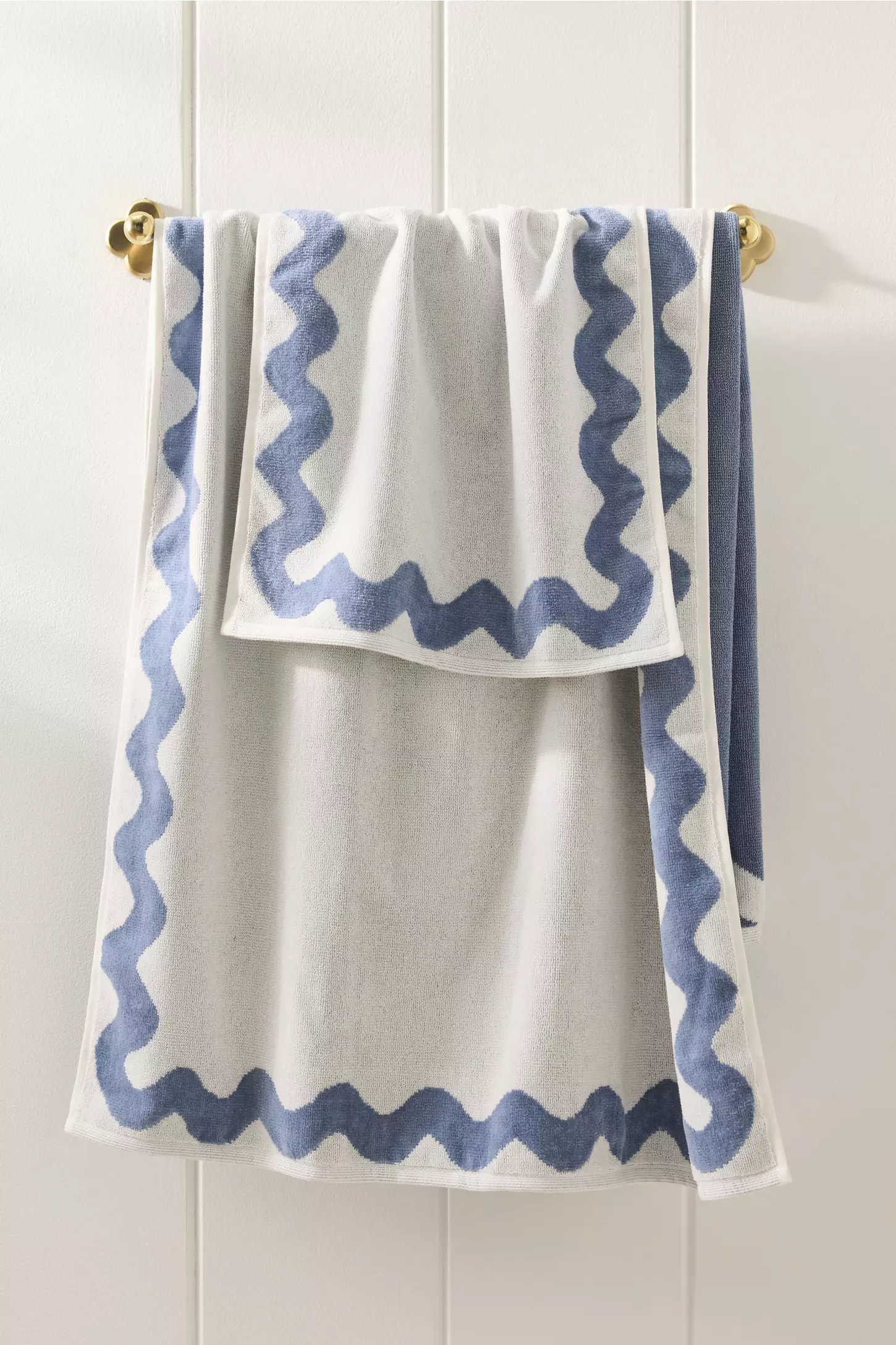 Scalloped Cotton Bath Towel Collection | Soft Luxury Bathroom Towels for Modern Home Decor